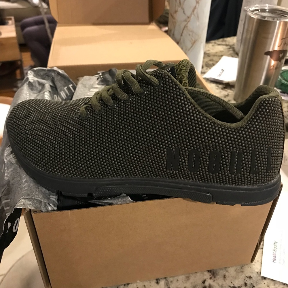 Women’s size 7 NOBULL shoes